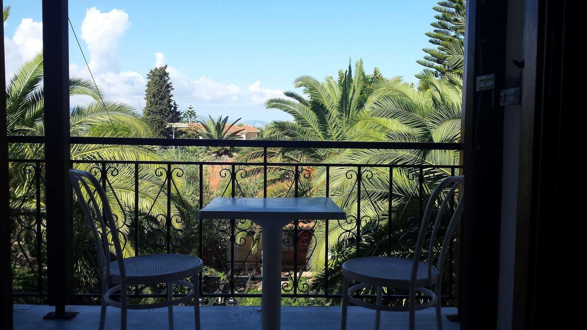 Hotel Lofos Strani 2*