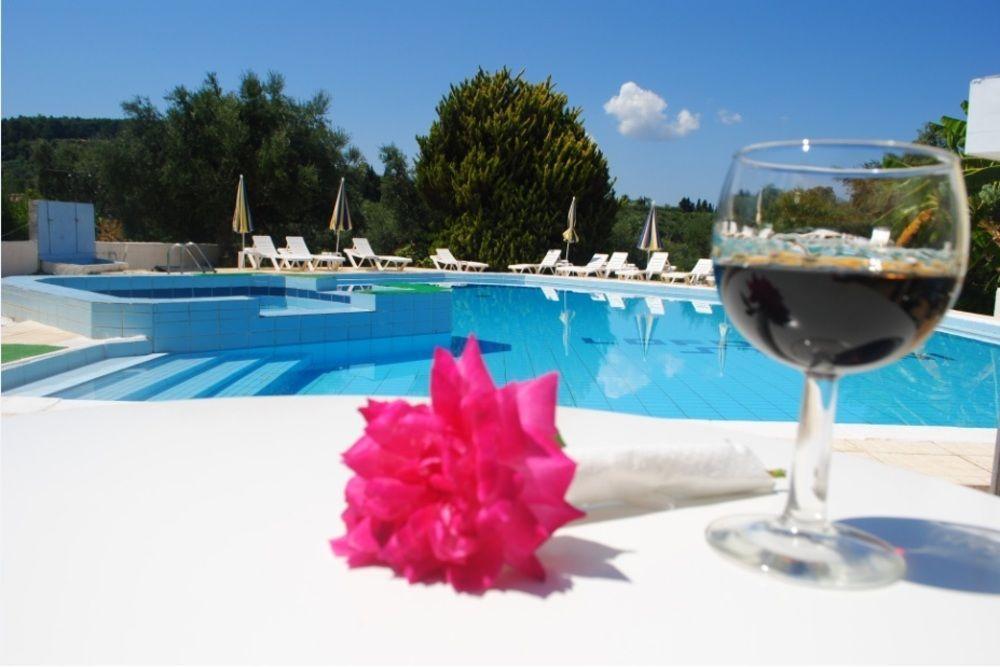 Hotell Lofos Strani 2*